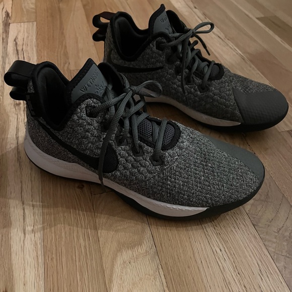 LeBron Witness 3 Nike Air Sneakers - Picture 8 of 12